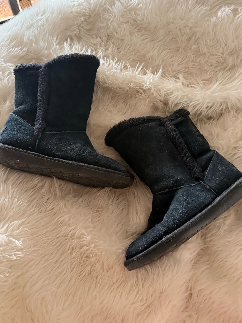 Women’s black winter boots